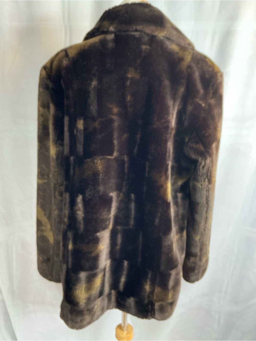 2362 - Plush Faux Fur  Jacket in Brown and Tan - Picture 6 of 12